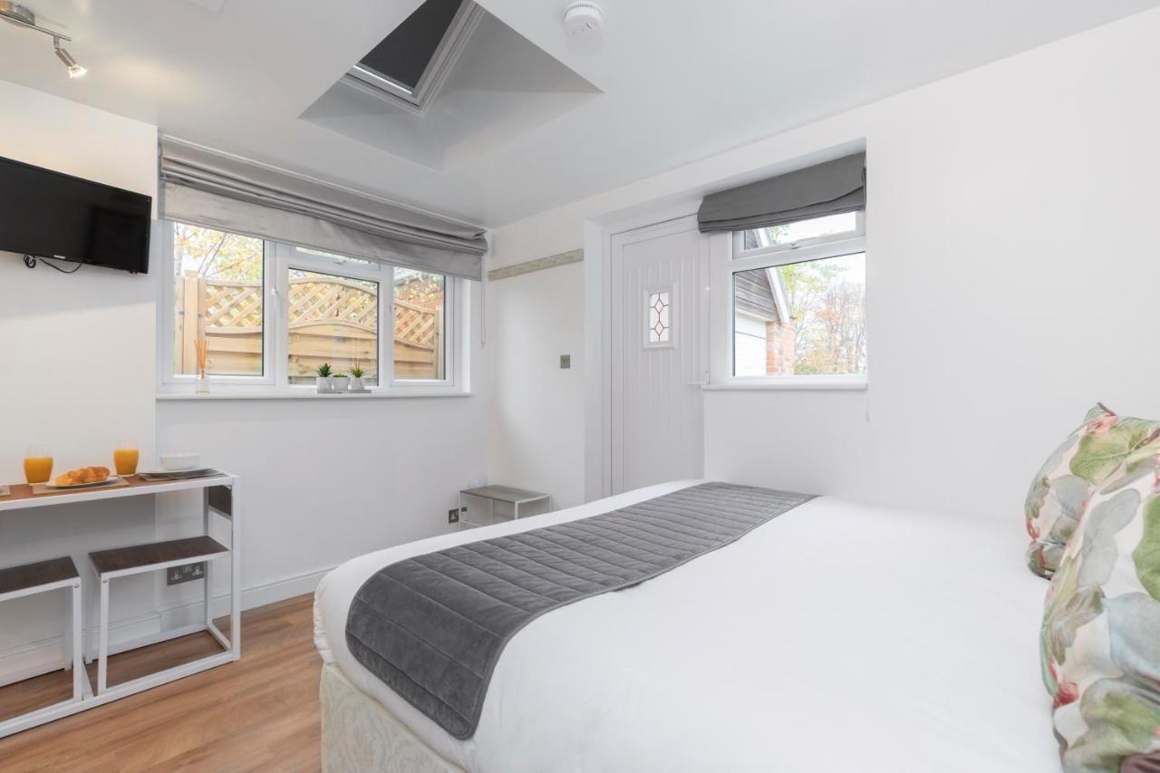Modern Self Contained Studio Home Cheltenham Exteriér fotografie