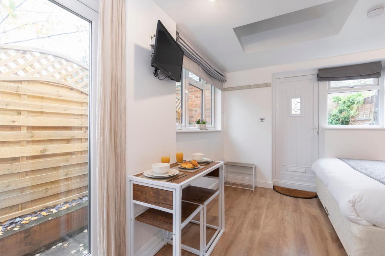 Modern Self Contained Studio Home Cheltenham Exteriér fotografie